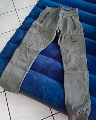 pantaloni multitasche