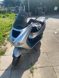 Peugeot scooter 125cc mod. Elyseo