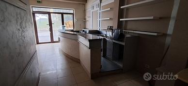 Bancone Bar completo curvo con retrobanco inox