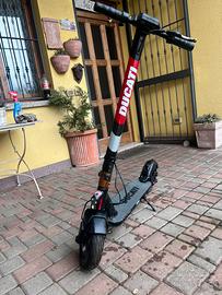 Monopattino eletrico Ducati ProII