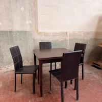 TAVOLO ALLUNGABILE CON SEDIE