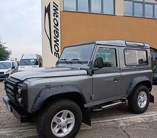 Land Rover Defender 90 2.4 TD4 Station Wagon SE
