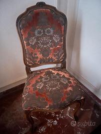 Sedie in noce con imbottitura.