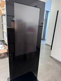 Totem per esposizione fiere NewTon 43” touch scree