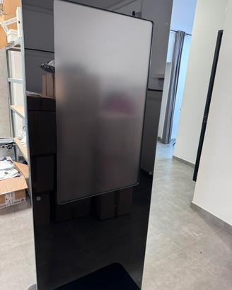 Totem per esposizione fiere NewTon 43” touch scree