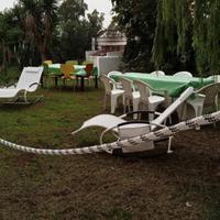 Giardino con piscina per feste private