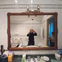 specchio con cornice in legno