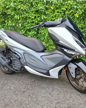 MALAGUTI MADISON 125cc WHITE LIQUID COOLED