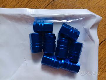 Tappi per le ruote delle macchine blu