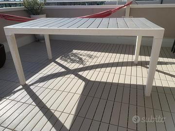 Tavolo da esterno