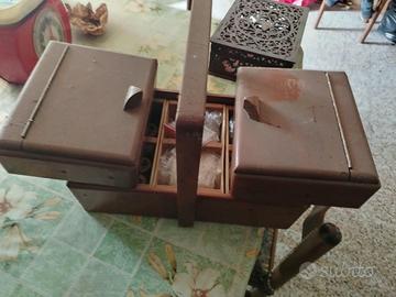 Scatola porta cucito vintage/mobiletto fisarmonica