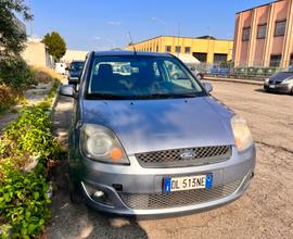Ford Fiesta 1.4 16V 3p. Ghia neopatentati