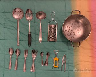 Set stoviglie e utensili da cucina