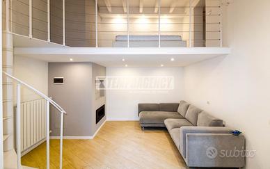 LOFT MODERNO CON CORTILE DI PROPRIETA'