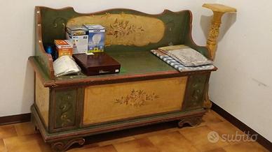 mobili di arredo antico in legno