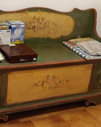 mobili di arredo antico in legno