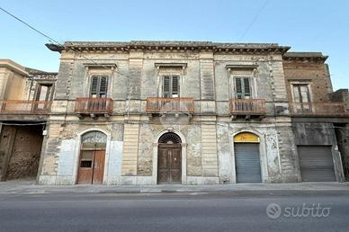MULTILOCALE A ROCCALUMERA