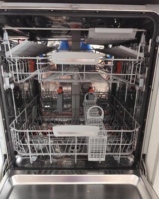 Lavastoviglie incasso Hotpoint da sistemare 