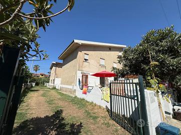 2 LOCALI A FALCONARA ALBANESE