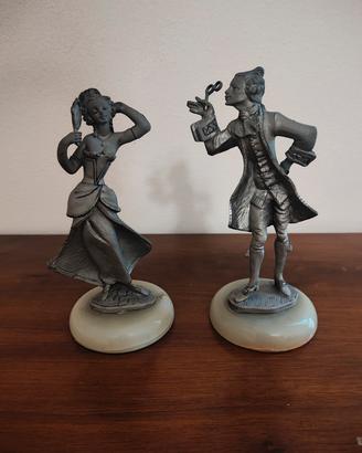 Statuette in peltro con base in onice