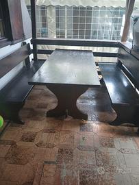 TAVOLO  IN LEGNO CON 2 PANCHE