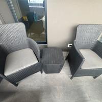 2 poltrone e piccolo tavolino da balcone