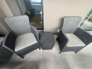 2 poltrone e piccolo tavolino da balcone