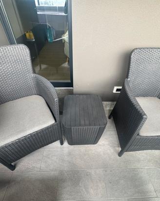 2 poltrone e piccolo tavolino da balcone
