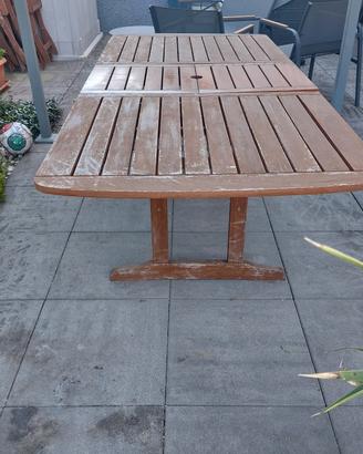 tavolo con sedie in legno 