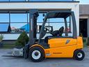 carrello-elevatore-elettrico-4-ruote-jungheinrich