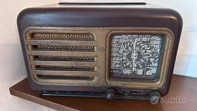 Radio d’epoca Philips BI 281 U in bachelite
