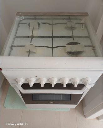 Cucina elettrica a libera installazione Indesit
