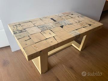 Tavolino da salotto artigianale in legno e resina