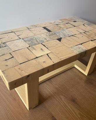 Tavolino da salotto artigianale in legno e resina