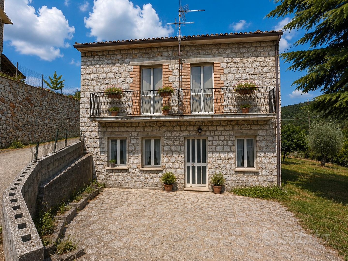 Casa indipendente con terreno a Tocco Caudio (BN) - Vista 2