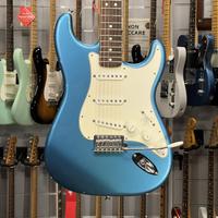 FENDER - STANDARD STRATOCASTER LAKE PLACID BLUE