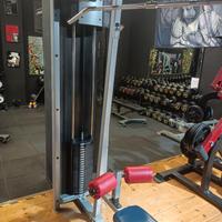 Lat Machine Life fitness 