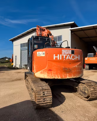 HITACHI  ZAXIS 135