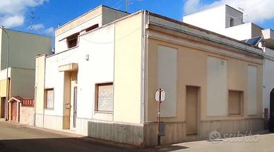 Casa indipendente di 223 m² con 4 locali e box aut