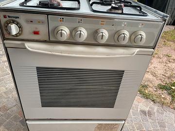 Cucina gas+piastra elettrica+ forno