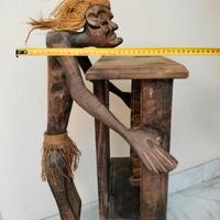 Colonna etnica intagliata a mano 