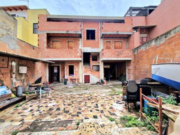 Palazzina su tre livelli a Quartu Sant'Elena