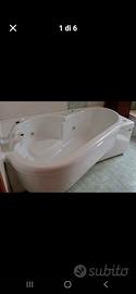 Vasca da bagno idromassaggio Teuco. 