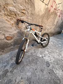 Bici downhill