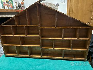 Bacheca in legno a forma di casa
