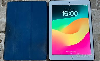 Apple iPad 6ª generazione 32 GB Wi-Fi con cover e