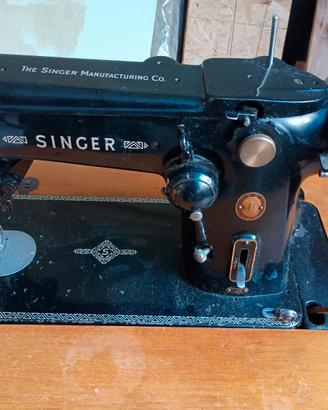 Macchina da cucire Singer con mobile