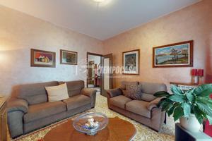 Quattrolocali ristrutturato con balcone e cantina