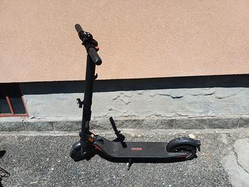 Monopattino elettrico Ninebot e22e