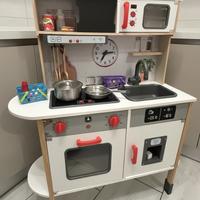 Cucina in legno completa con luci suoni accessori